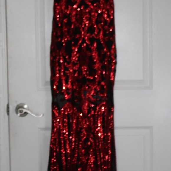 Dresses - Picture 3 of 3